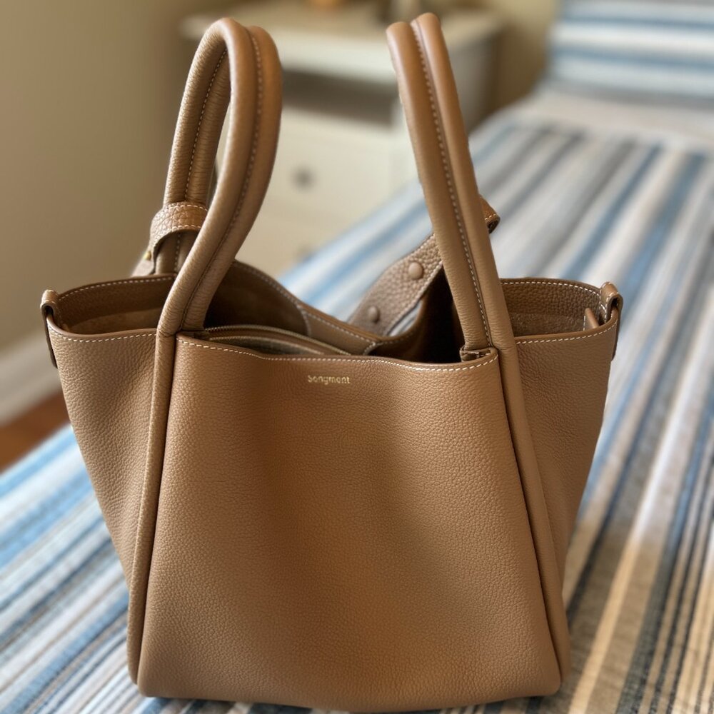 Songmont Large Song Bag (Bucket Bag) in color Latte